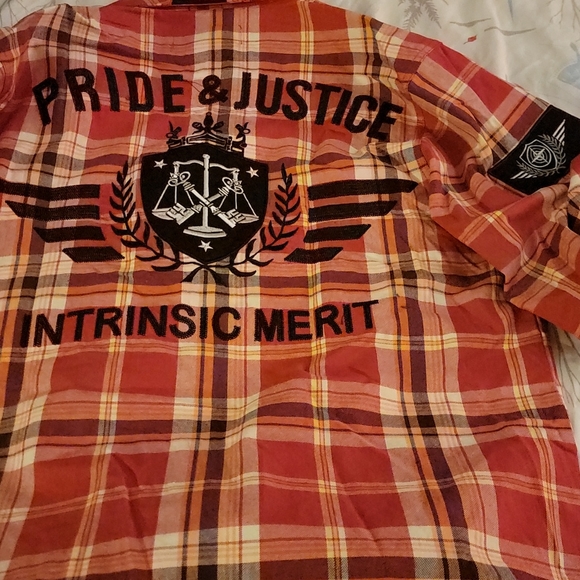 Red button up nwt - Picture 2 of 4